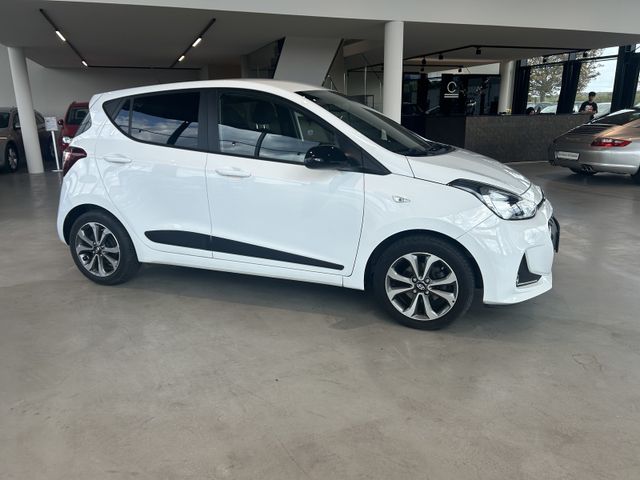Hyundai i10 AUTOMATIK+NAVIGATION+SITZHEIZUNG+PDC i10 Pas