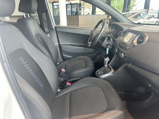 Fahrzeugabbildung Hyundai i10 AUTOMATIK+NAVIGATION+SITZHEIZUNG+PDC i10 Pas