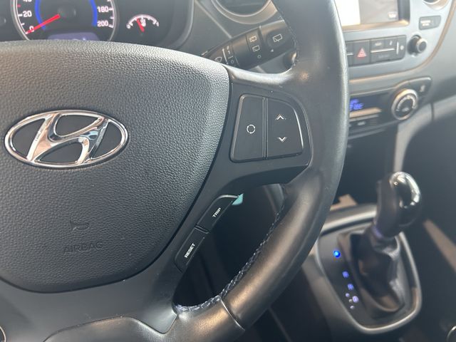 Fahrzeugabbildung Hyundai i10 AUTOMATIK+NAVIGATION+SITZHEIZUNG+PDC i10 Pas