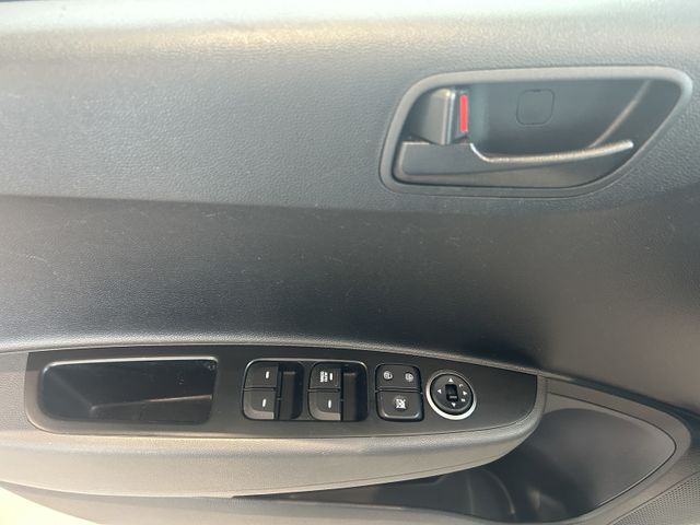 Fahrzeugabbildung Hyundai i10 AUTOMATIK+NAVIGATION+SITZHEIZUNG+PDC i10 Pas