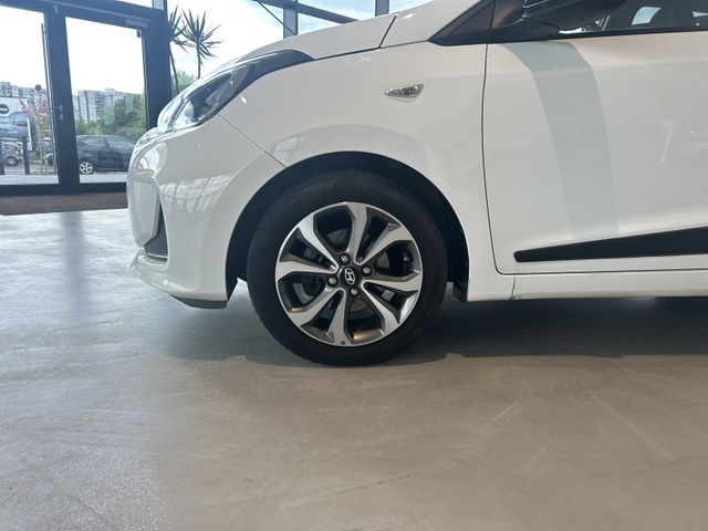 Fahrzeugabbildung Hyundai i10 AUTOMATIK+NAVIGATION+SITZHEIZUNG+PDC i10 Pas