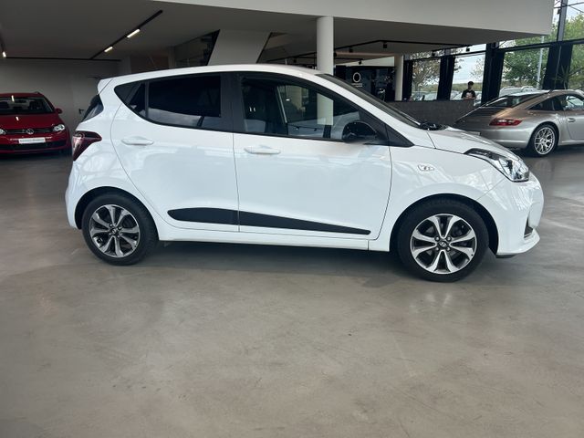 Fahrzeugabbildung Hyundai i10 AUTOMATIK+NAVIGATION+SITZHEIZUNG+PDC i10 Pas
