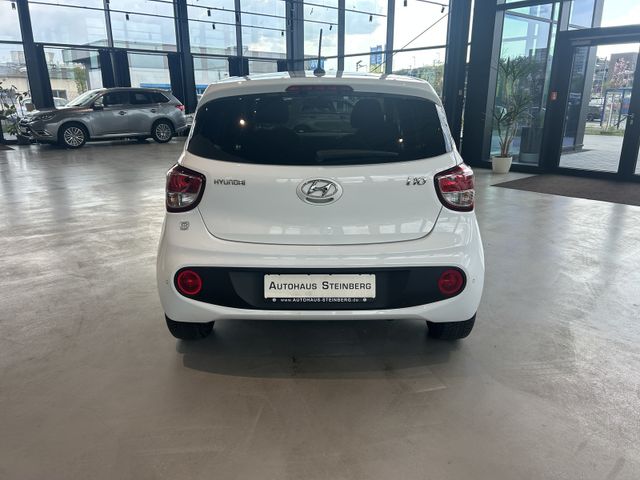 Fahrzeugabbildung Hyundai i10 AUTOMATIK+NAVIGATION+SITZHEIZUNG+PDC i10 Pas