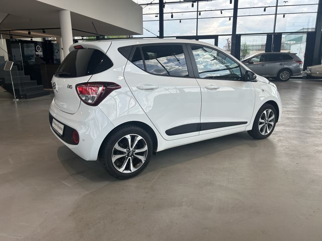 Fahrzeugabbildung Hyundai i10 AUTOMATIK+NAVIGATION+SITZHEIZUNG+PDC i10 Pas