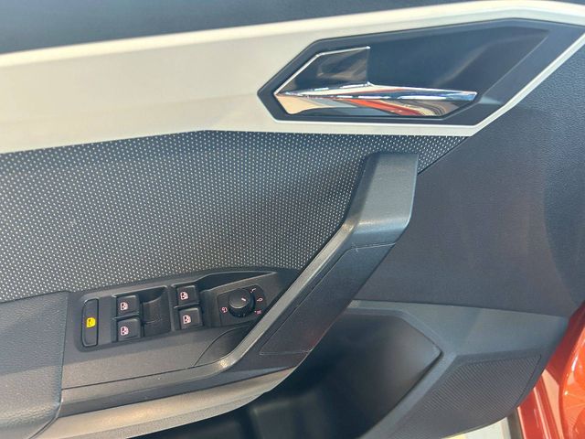 Fahrzeugabbildung Seat Arona AUTOMATIK+NAVI+SHZ+PDC+LED Arona Xcellence