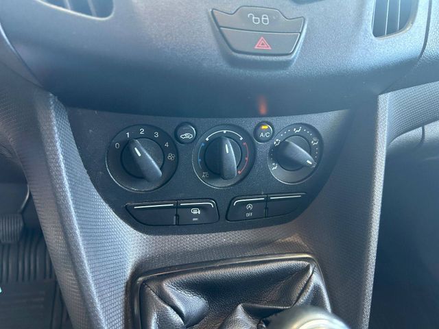 Fahrzeugabbildung Ford Transit AHK+KLIMA+EINPARKHILFE Transit Connect K