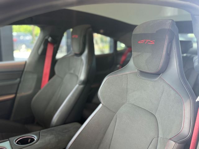 Fahrzeugabbildung Porsche Taycan Taycan GTS SportDesign Carbon PPF BOSE 3