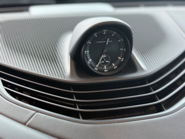 Fahrzeugabbildung Porsche Taycan Taycan GTS SportDesign Carbon PPF BOSE 3