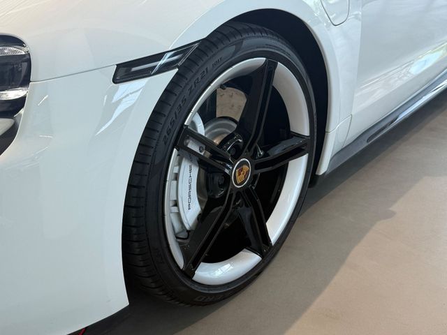Fahrzeugabbildung Porsche Taycan Taycan GTS SportDesign Carbon PPF BOSE 3