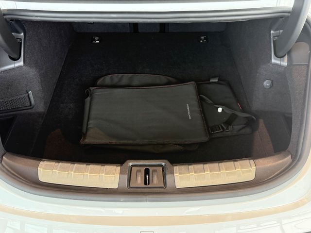 Fahrzeugabbildung Porsche Taycan Taycan GTS SportDesign Carbon PPF BOSE 3