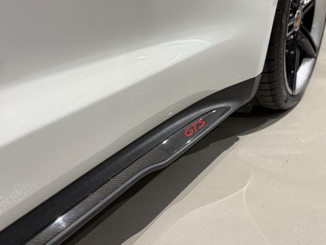 Fahrzeugabbildung Porsche Taycan Taycan GTS SportDesign Carbon PPF BOSE 3