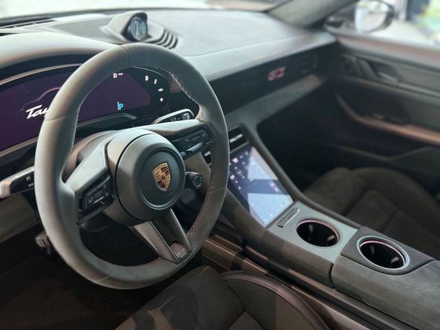 Fahrzeugabbildung Porsche Taycan Taycan GTS SportDesign Carbon PPF BOSE 3