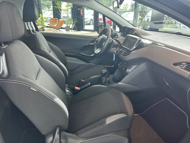 Fahrzeugabbildung Peugeot 208 TEMPOMAT+EINPARKHILFE+TÜV ASU NEU 208 Active