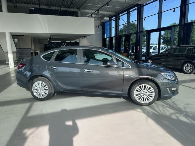 Fahrzeugabbildung Opel Astra AUTOMATIK+NAVIGATION+SHZ+TEMPOMAT+PDC Astr