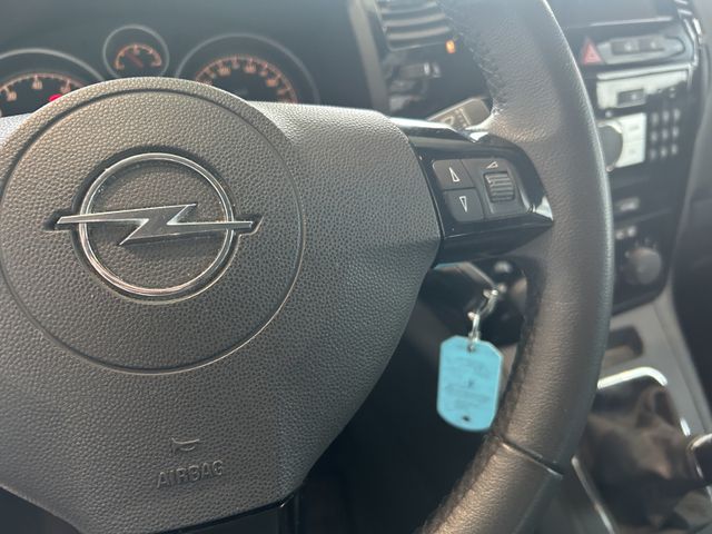 Fahrzeugabbildung Opel Zafira XENON+TEMPOMAT+7 SITZE+EINPARKHILFE Zafir