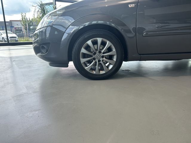 Fahrzeugabbildung Opel Zafira XENON+TEMPOMAT+7 SITZE+EINPARKHILFE Zafir