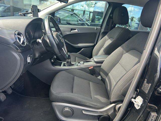 Fahrzeugabbildung Mercedes-Benz B 180 SITZHEINUNG+EINPARKHILFE+ALU B 180 B B 180