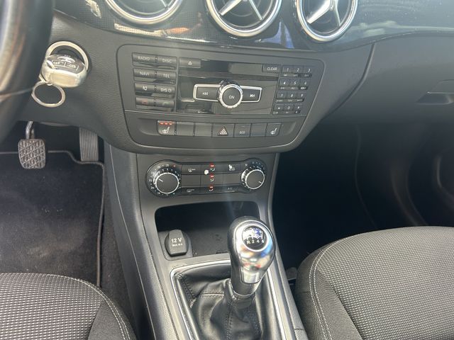 Fahrzeugabbildung Mercedes-Benz B 180 SITZHEINUNG+EINPARKHILFE+ALU B 180 B B 180