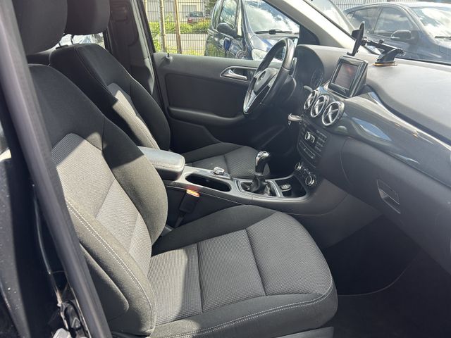 Fahrzeugabbildung Mercedes-Benz B 180 SITZHEINUNG+EINPARKHILFE+ALU B 180 B B 180