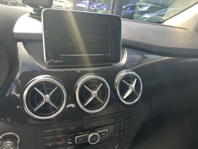 Fahrzeugabbildung Mercedes-Benz B 180 SITZHEINUNG+EINPARKHILFE+ALU B 180 B B 180