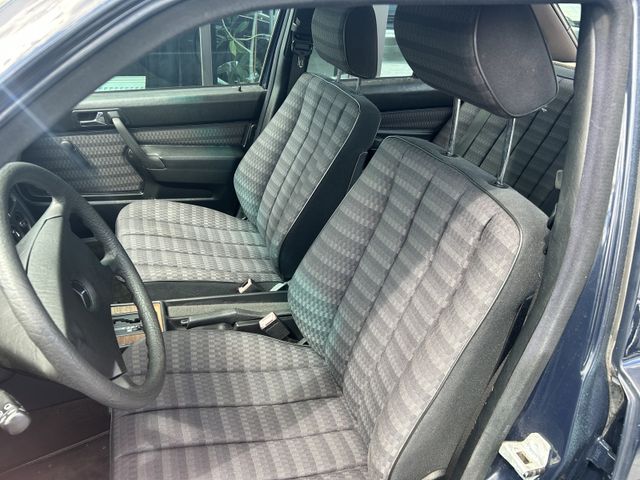 Fahrzeugabbildung Mercedes-Benz 190 H KENNZEICHEN+AUTOMATIK+SCHECKHEFT