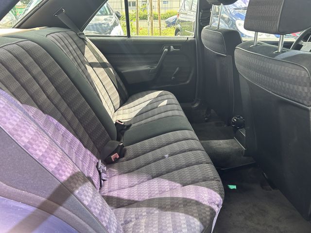Fahrzeugabbildung Mercedes-Benz 190 H KENNZEICHEN+AUTOMATIK+SCHECKHEFT
