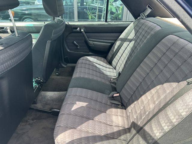 Fahrzeugabbildung Mercedes-Benz 190 H KENNZEICHEN+AUTOMATIK+SCHECKHEFT