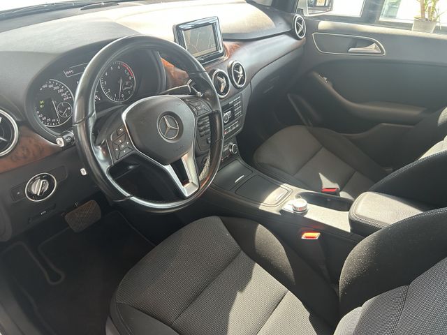 Fahrzeugabbildung Mercedes-Benz B 180 AUTOMATIK+NAVI+KAMERA+SHZ+TEMPOMAT+PDC B 1