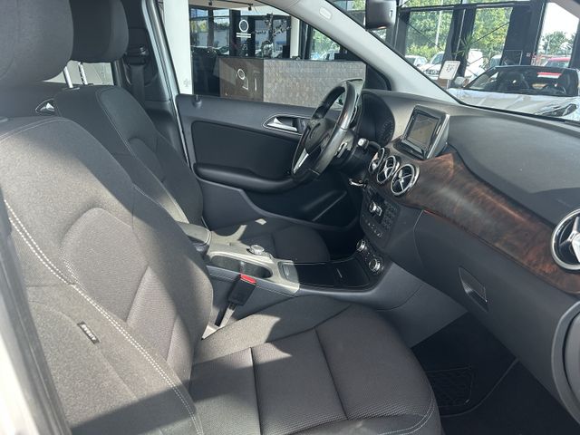 Fahrzeugabbildung Mercedes-Benz B 180 AUTOMATIK+NAVI+KAMERA+SHZ+TEMPOMAT+PDC B 1