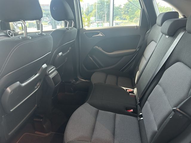 Fahrzeugabbildung Mercedes-Benz B 180 AUTOMATIK+NAVI+KAMERA+SHZ+TEMPOMAT+PDC B 1
