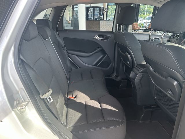 Fahrzeugabbildung Mercedes-Benz B 180 AUTOMATIK+NAVI+KAMERA+SHZ+TEMPOMAT+PDC B 1