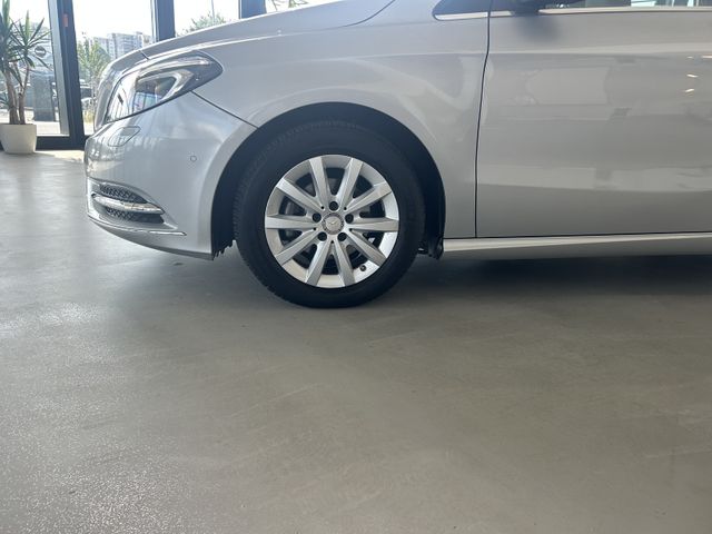 Fahrzeugabbildung Mercedes-Benz B 180 AUTOMATIK+NAVI+KAMERA+SHZ+TEMPOMAT+PDC B 1