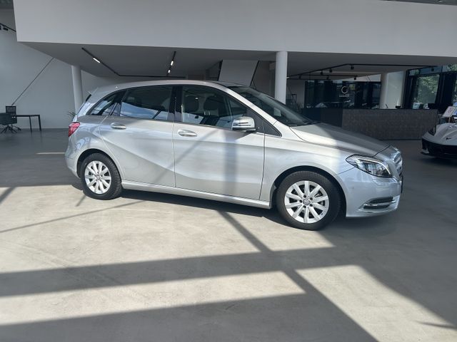 Fahrzeugabbildung Mercedes-Benz B 180 AUTOMATIK+NAVI+KAMERA+SHZ+TEMPOMAT+PDC B 1