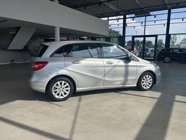 Fahrzeugabbildung Mercedes-Benz B 180 AUTOMATIK+NAVI+KAMERA+SHZ+TEMPOMAT+PDC B 1