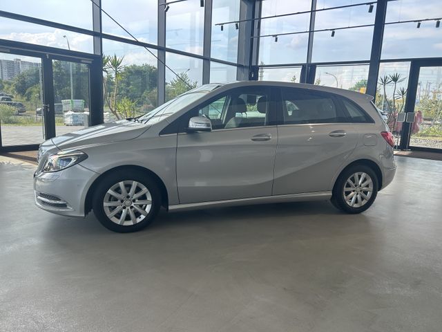 Fahrzeugabbildung Mercedes-Benz B 180 AUTOMATIK+NAVI+KAMERA+SHZ+TEMPOMAT+PDC B 1