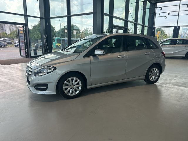 Fahrzeugabbildung Mercedes-Benz B 180 NAVIGATION+SHZ+TEMPOMAT+PDC B 180 B B 180