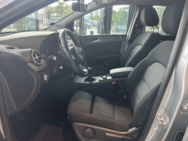 Fahrzeugabbildung Mercedes-Benz B 180 NAVIGATION+SHZ+TEMPOMAT+PDC B 180 B B 180