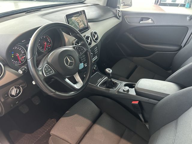 Fahrzeugabbildung Mercedes-Benz B 180 NAVIGATION+SHZ+TEMPOMAT+PDC B 180 B B 180