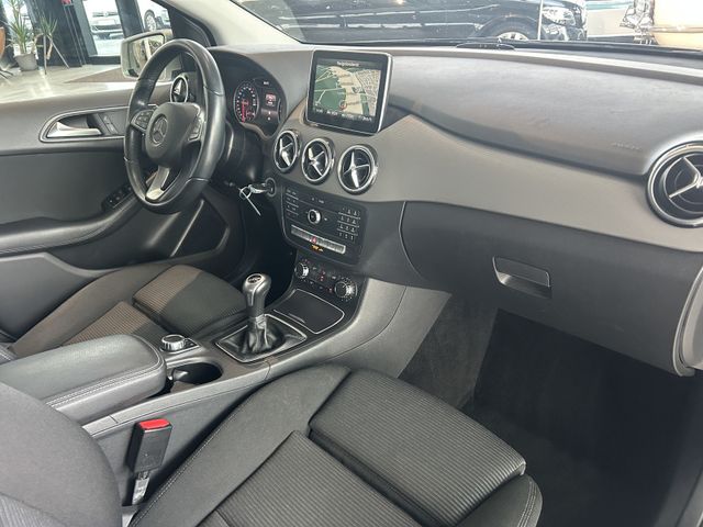 Fahrzeugabbildung Mercedes-Benz B 180 NAVIGATION+SHZ+TEMPOMAT+PDC B 180 B B 180