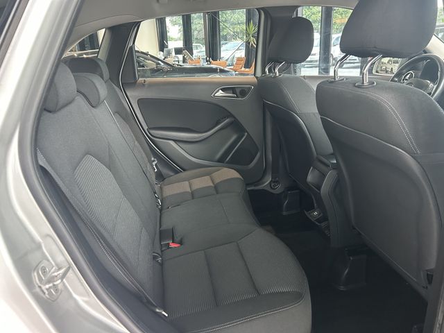 Fahrzeugabbildung Mercedes-Benz B 180 NAVIGATION+SHZ+TEMPOMAT+PDC B 180 B B 180