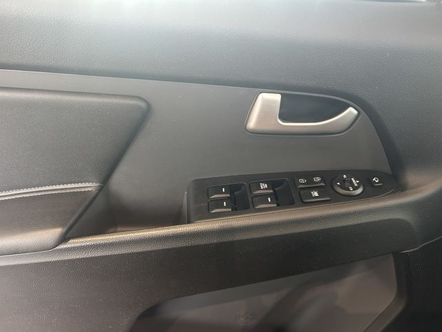 Fahrzeugabbildung Kia Sportage AUTOMATIK+NAVI+LEDER+KAMERA+XENON Sport